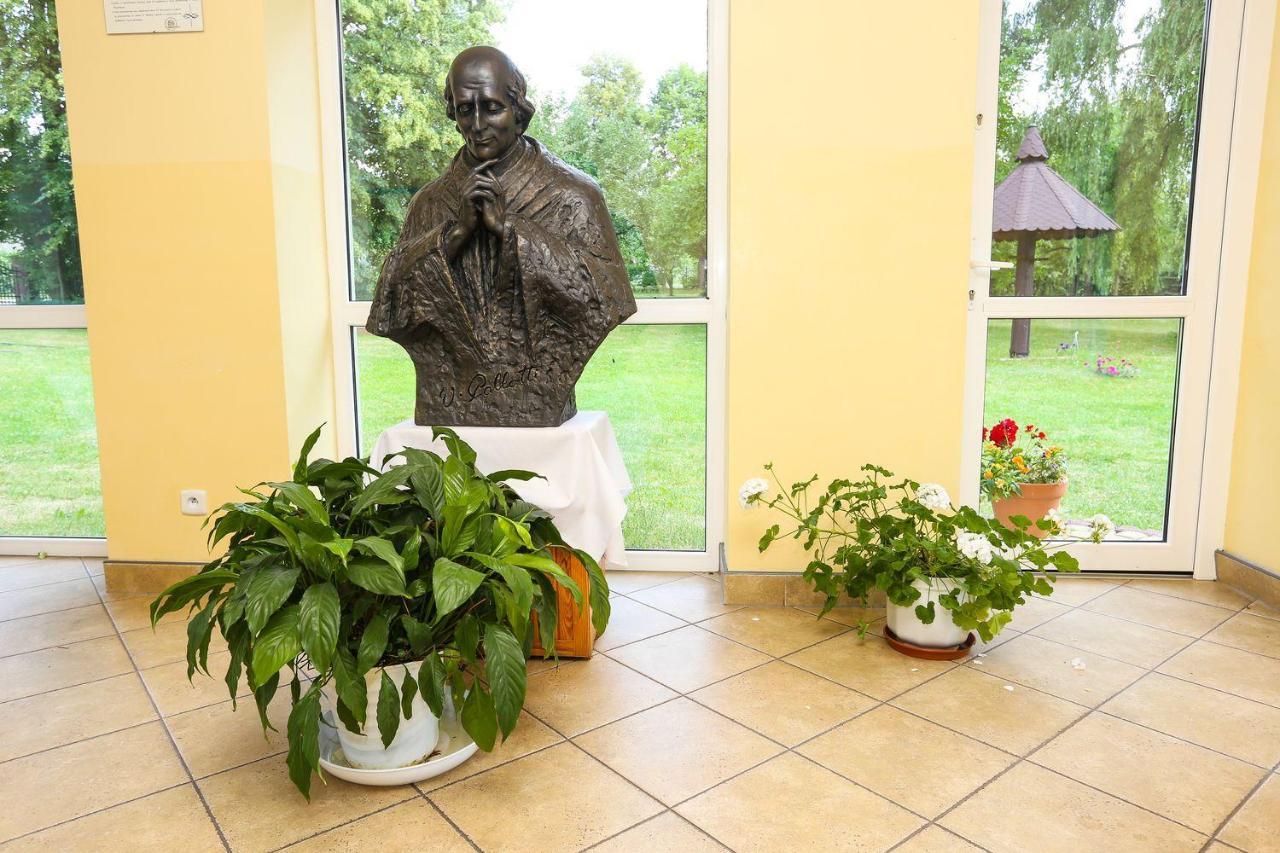 Wieczernik Dom Rekolekcyjny Ksiezy Pallotynow Swieta Katarzyna  Extérieur photo